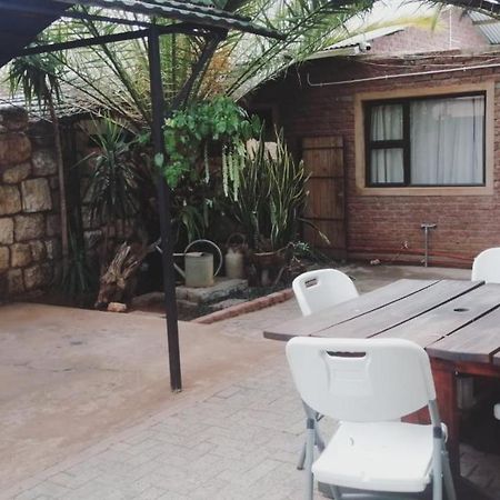Tsumeb Backpackers&Safari Vandrarhem Exteriör bild