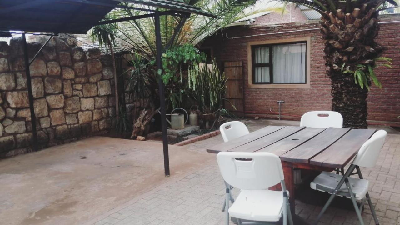 Tsumeb Backpackers&Safari Vandrarhem Exteriör bild